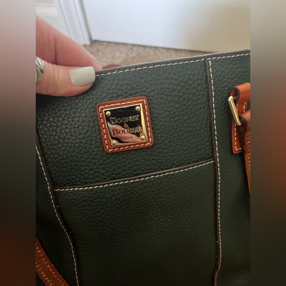 Dooney and bourke shoulder bag - Picture 3 of 4